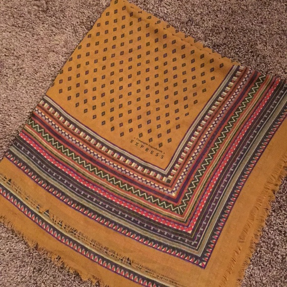 Express Accessories - COMPAGNIE INTERNATIONAL EXPRESS SCARF